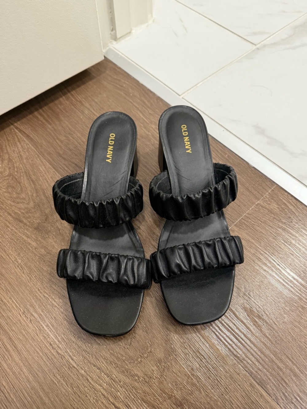 Old Navy Black Ruched Strap Block Sandals